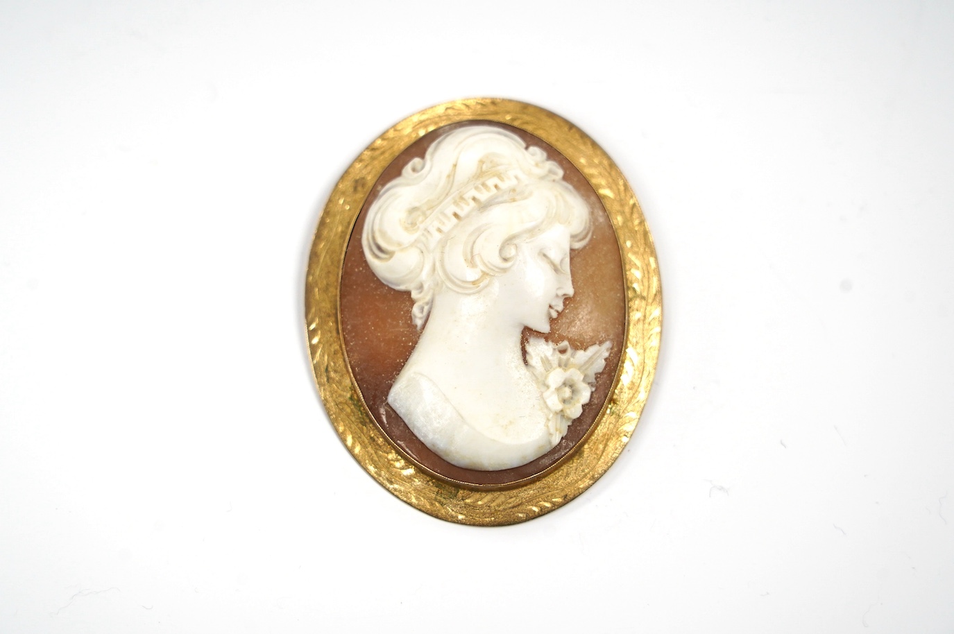 A modern engraved 9ct gold mounted oval cameo shell brooch, 59mm, gross weight 15.8 grams. Condition - fair